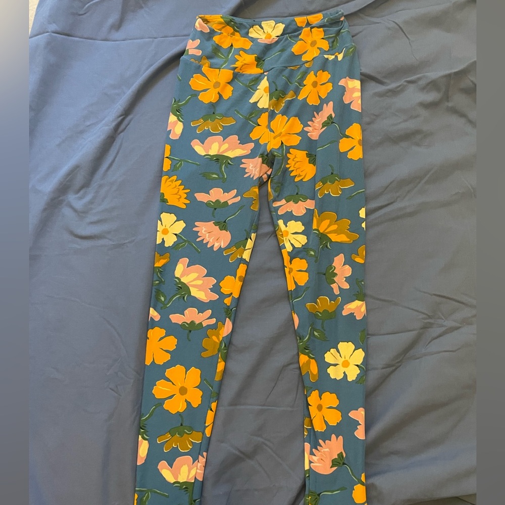 Lularoe leggings, one size (xs to large) floral, SUPER SOFT